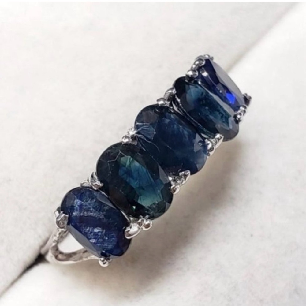 Gorgeous Sapphire and White Gold Ring